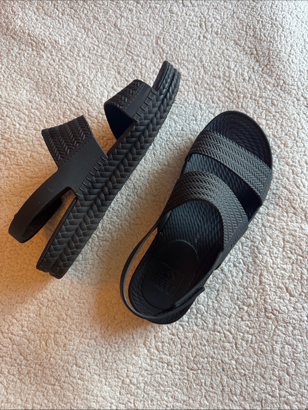 Women’s Reef Black Sandals with Textured Straps